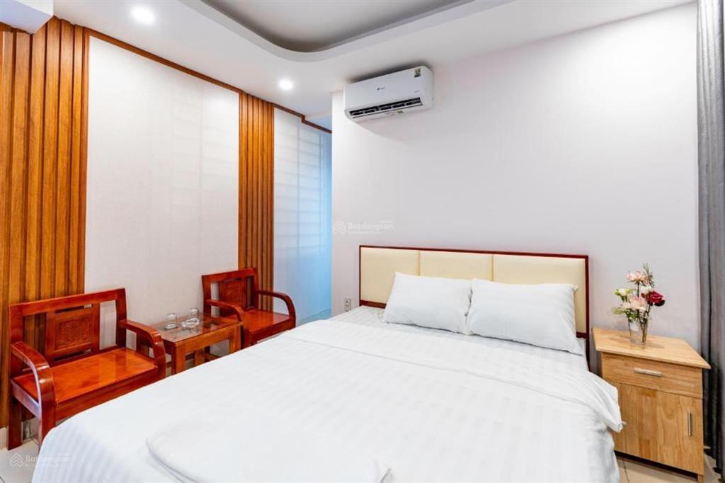 Bán khách sạn cổ linh, long biên 8 tầng thang máy phố cổ linh, 17 phòng 31 tỷ