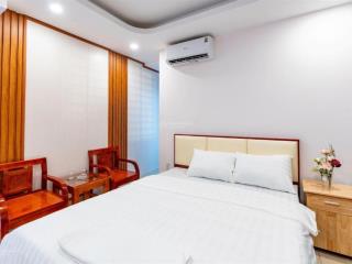 Bán khách sạn cổ linh, long biên 8 tầng thang máy phố cổ linh, 17 phòng 31 tỷ