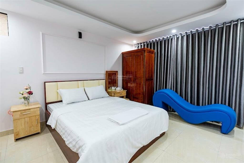 Bán khách sạn cổ linh, long biên 8 tầng thang máy phố cổ linh, 17 phòng 31 tỷ