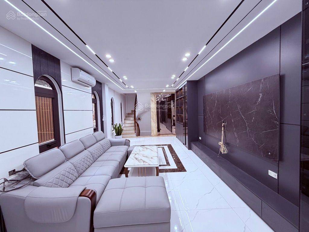 Bán nhà sài đồng 50m2 7t 10,8 tỷ. thang máy, gara, gần chợ 230