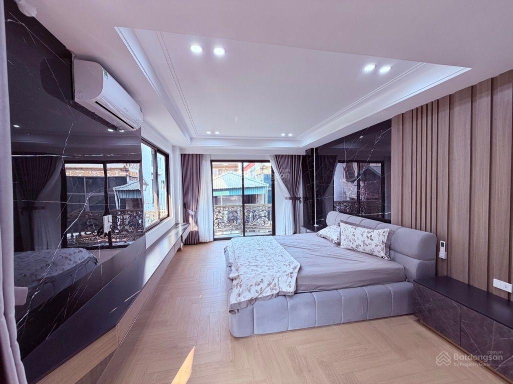 Bán nhà sài đồng 50m2 7t 10,8 tỷ. thang máy, gara, gần chợ 230