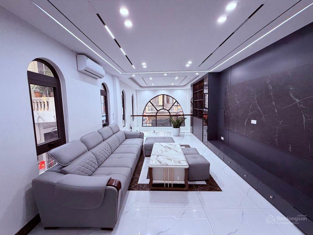 Bán nhà sài đồng 50m2 7t 10,8 tỷ. thang máy, gara, gần chợ 230