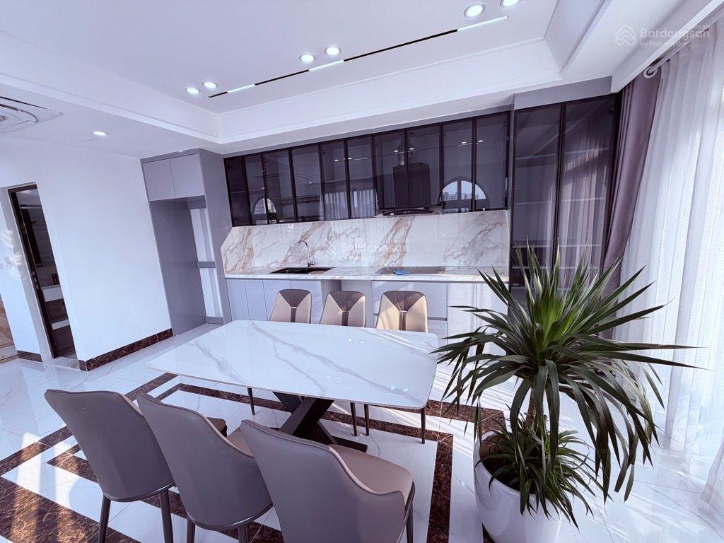 Bán nhà sài đồng 50m2 7t 10,8 tỷ. thang máy, gara, gần chợ 230