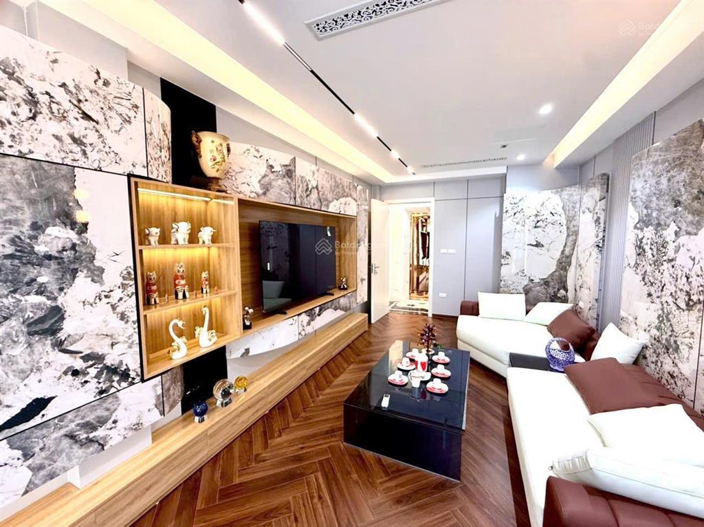Bán nhà 918 phúc đồng, long biên 50m2 8t 18 tỷ. phân lô, vỉa hè oto tránh, thang máy, gara 2 oto.