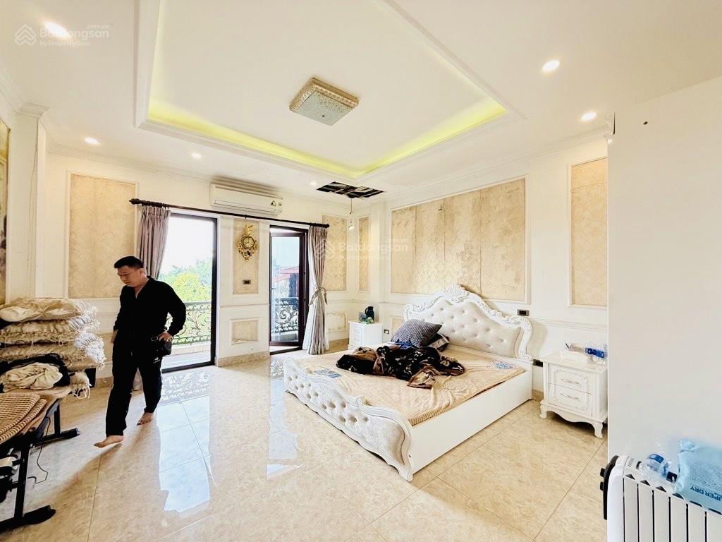 Bán nhà ngô gia tự, long biên 100m2 4t 19,6 tỷ. siêu phẩm, mặt phố, kinh doanh
