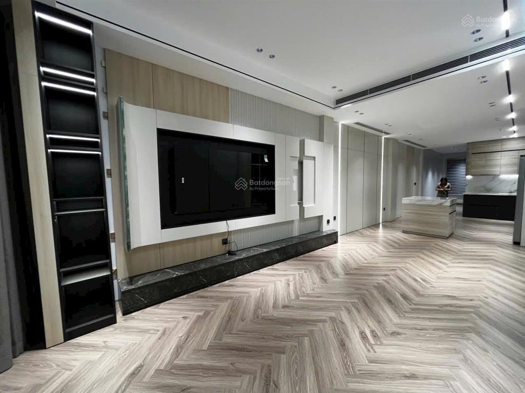 Bán nhà sài đồng, 72m2 6t 17,8 tỷ. lô góc, kinh doanh, 3 ô tô tránh.