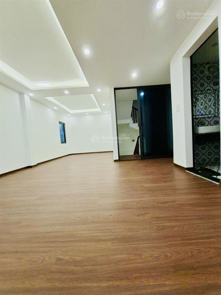 Bán nhà việt hưng, 58m2 5t, 7,3 tỷ. nhà mới, ô tô đỗ cổng