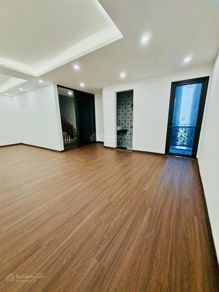 Bán nhà việt hưng, 58m2 5t, 7,3 tỷ. nhà mới, ô tô đỗ cổng
