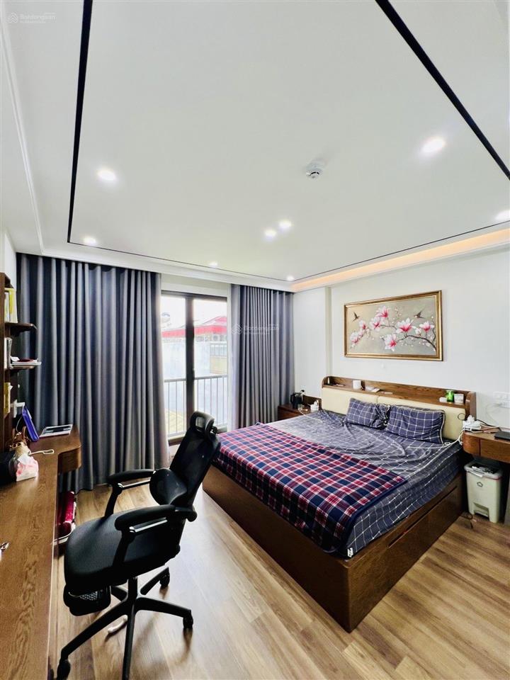 Bán nhà việt hưng 65m2 7t 15,8 tỷ. nhà đẹp, thang máy, gara 2 oto