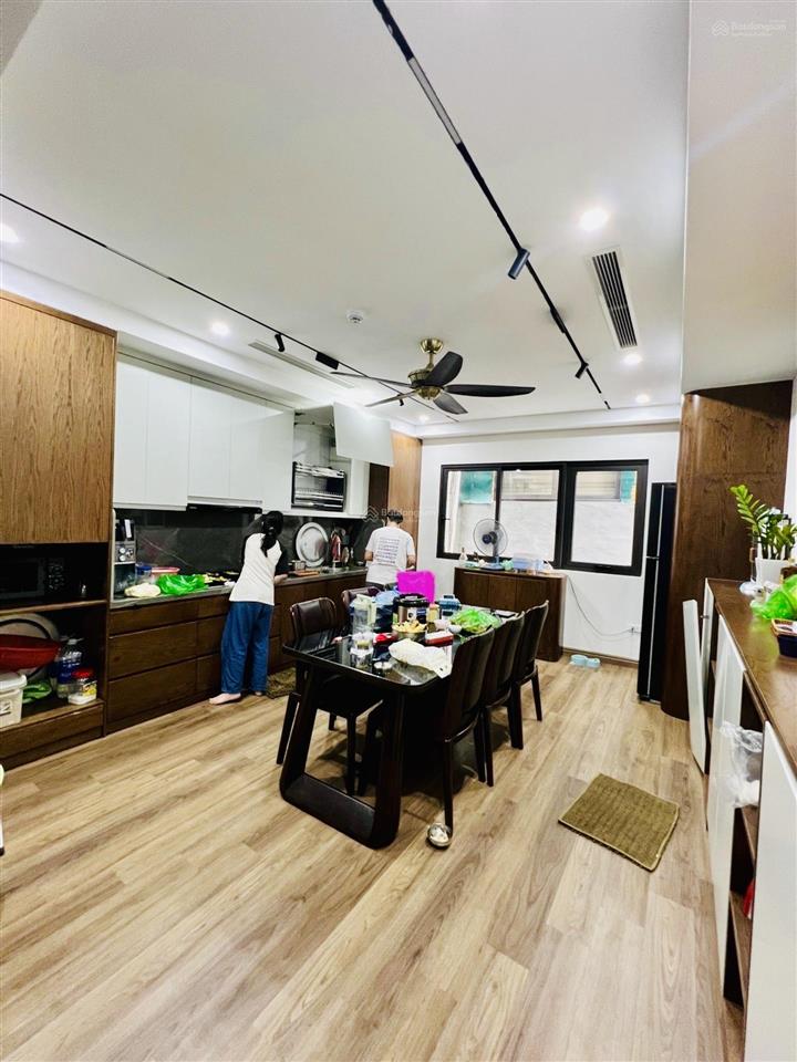 Bán nhà việt hưng 65m2 7t 15,8 tỷ. nhà đẹp, thang máy, gara 2 oto
