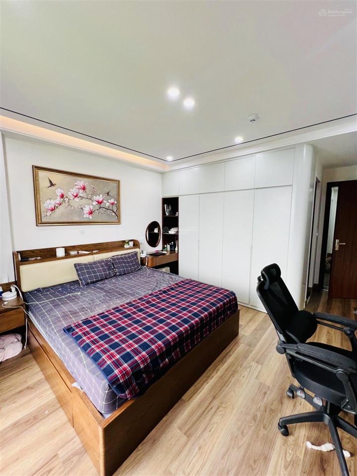 Bán nhà việt hưng 65m2 7t 15,8 tỷ. nhà đẹp, thang máy, gara 2 oto