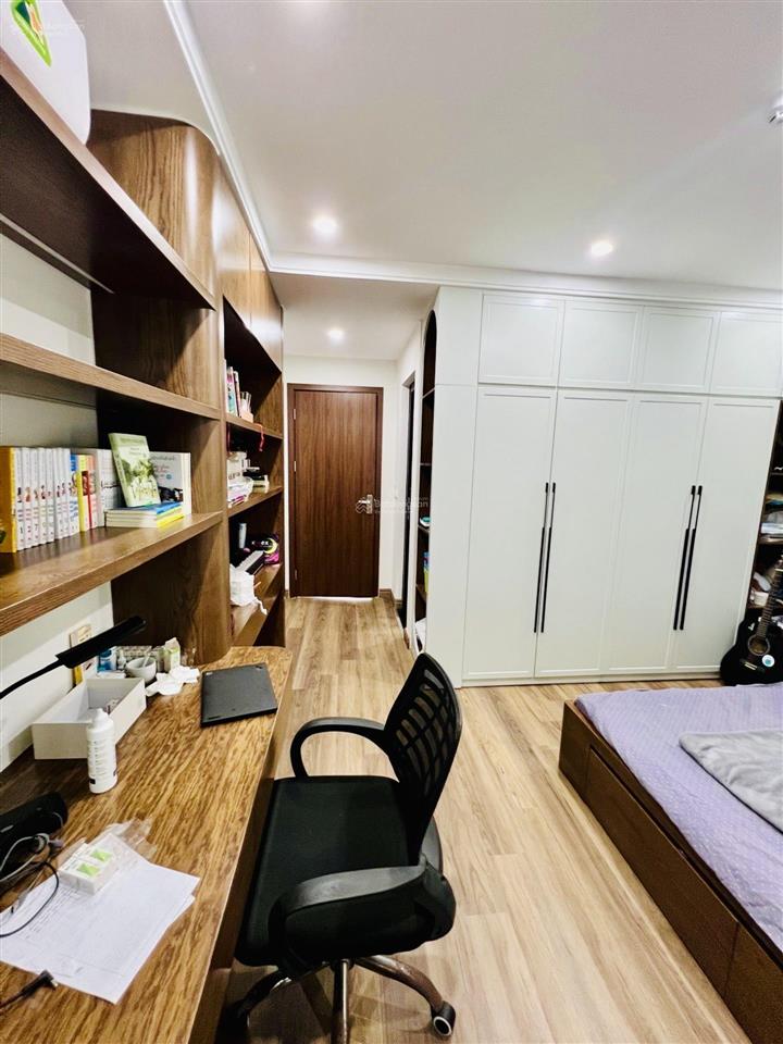 Bán nhà việt hưng 65m2 7t 15,8 tỷ. nhà đẹp, thang máy, gara 2 oto