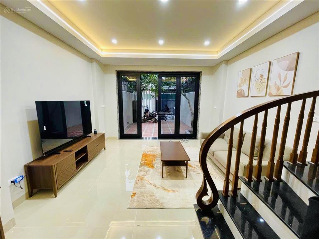 Bán nhà việt hưng 70m2 5t 11,3 tỷ. nhà đẹp, thoáng sáng, sân vườn tiểu cảnh