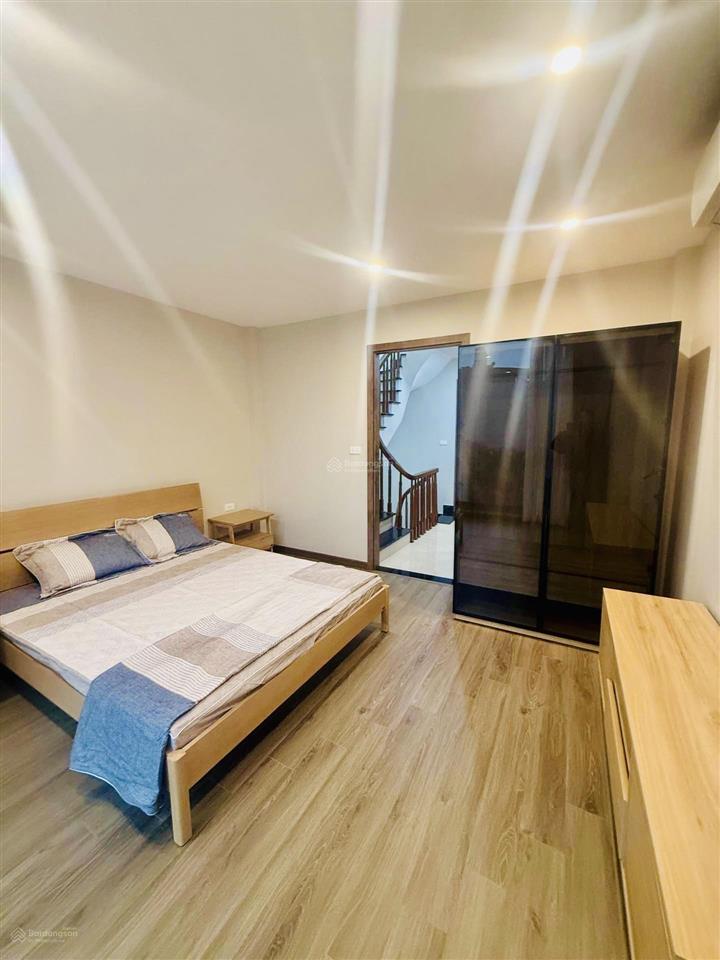 Bán nhà việt hưng 70m2 5t 11,3 tỷ. nhà đẹp, thoáng sáng, sân vườn tiểu cảnh