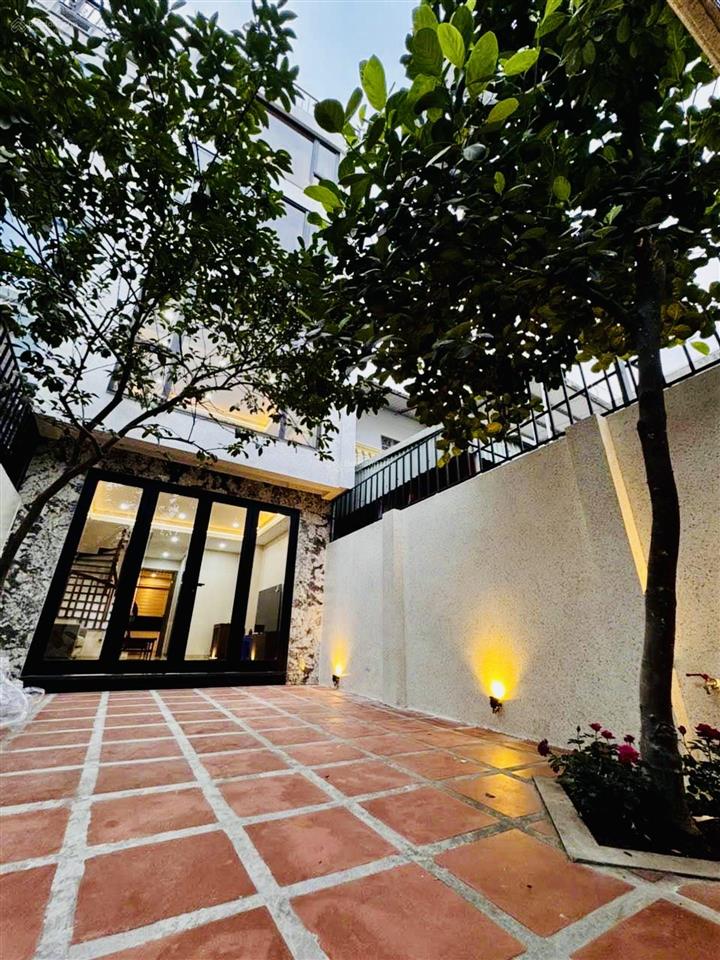 Bán nhà việt hưng 70m2 5t 11,3 tỷ. nhà đẹp, thoáng sáng, sân vườn tiểu cảnh