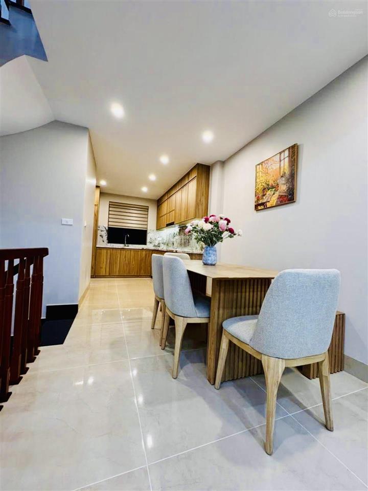 Bán nhà việt hưng 70m2 5t 11,3 tỷ. nhà đẹp, thoáng sáng, sân vườn tiểu cảnh
