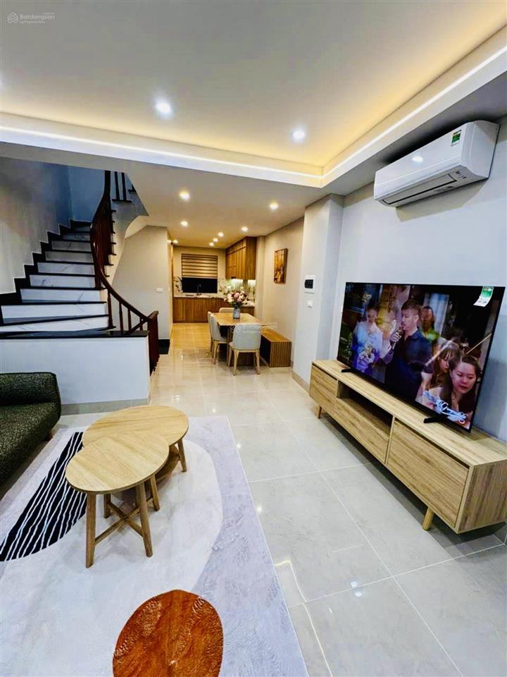 Bán nhà việt hưng 70m2 5t 11,3 tỷ. nhà đẹp, thoáng sáng, sân vườn tiểu cảnh