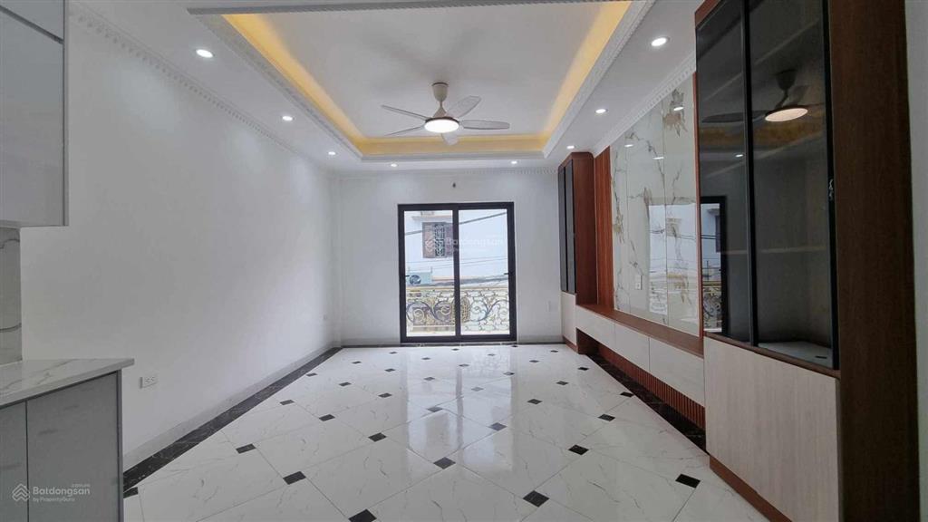 Bán nhà tư đình 45m2 6t 13,5 tỷ. gara 7c, thang máy, ô tô tránh