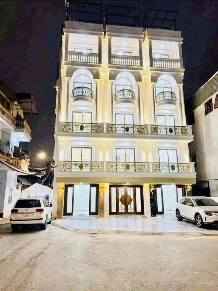 Bán nhà tư đình 45m2 6t 13,5 tỷ. gara 7c, thang máy, ô tô tránh
