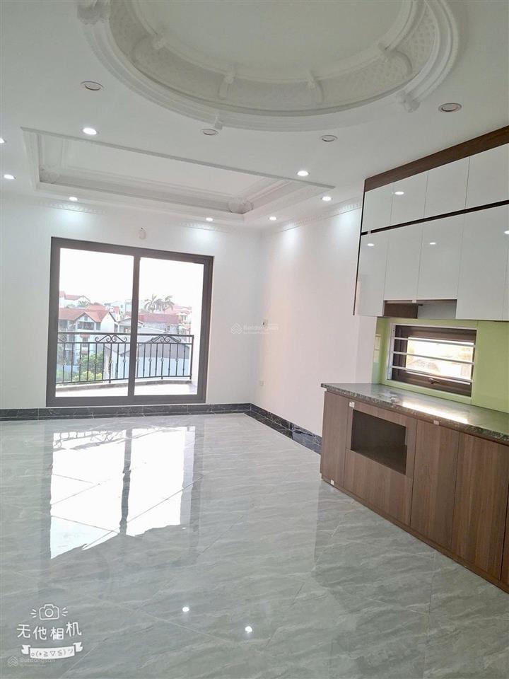 Bán nhà bát khối, long biên 50m2 5t 7,5 tỷ. nhà mới, thang máy, ô tô đỗ gần.