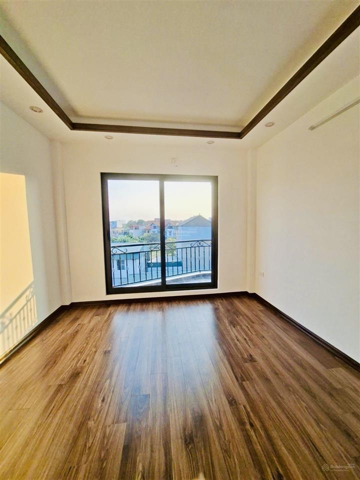 Bán nhà bát khối, long biên 50m2 5t 7,5 tỷ. nhà mới, thang máy, ô tô đỗ gần.