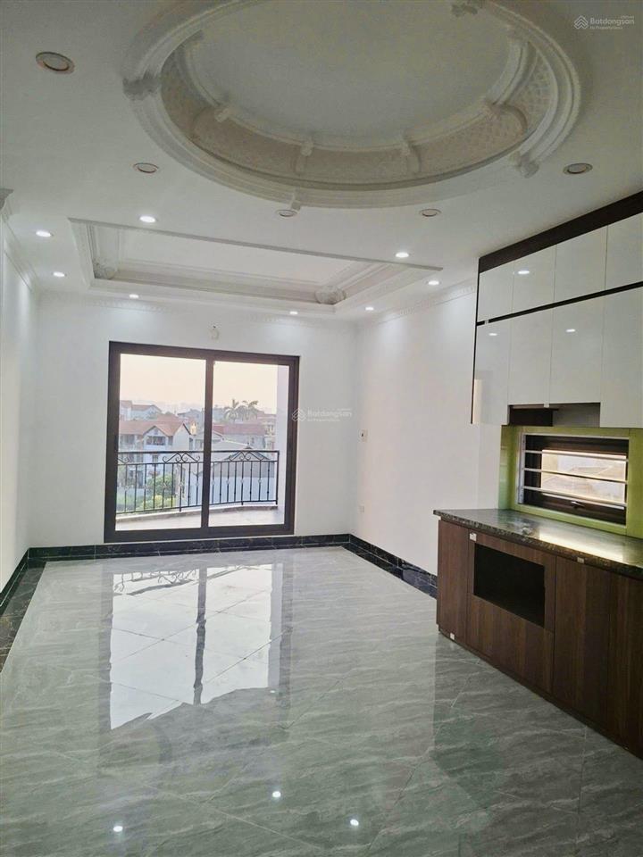 Bán nhà bát khối, long biên 50m2 5t 7,5 tỷ. nhà mới, thang máy, ô tô đỗ gần.