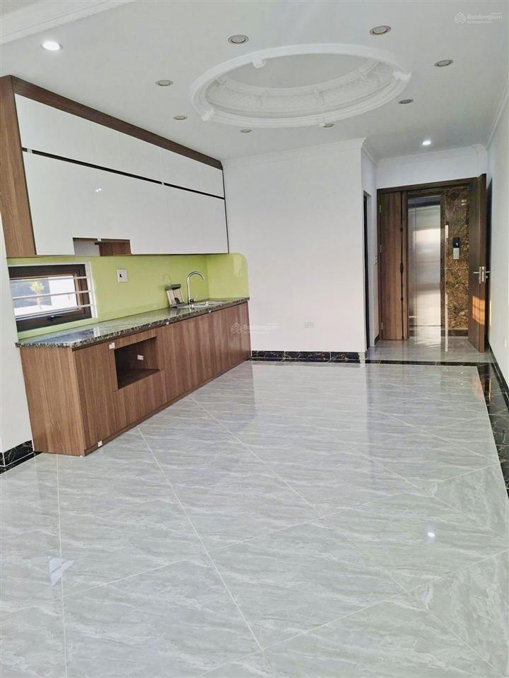 Bán nhà bát khối, long biên 50m2 5t 7,5 tỷ. nhà mới, thang máy, ô tô đỗ gần.