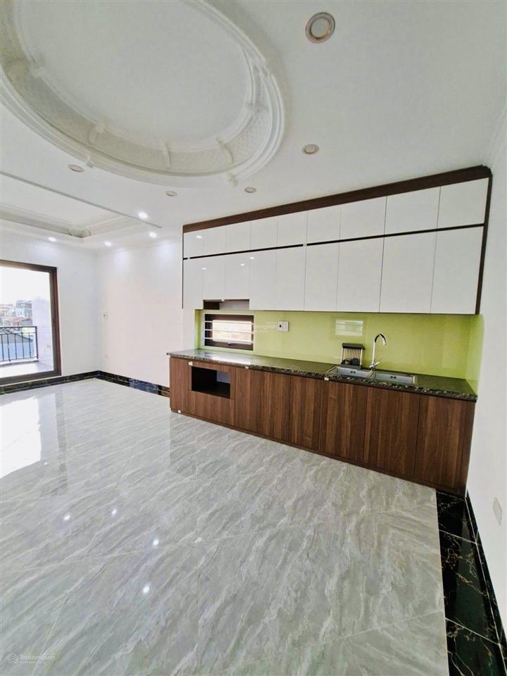 Bán nhà bát khối, long biên 50m2 5t 7,5 tỷ. nhà mới, thang máy, ô tô đỗ gần.