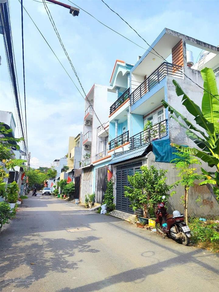Bán đất hẻm 47 trường lưu p. long trường q9