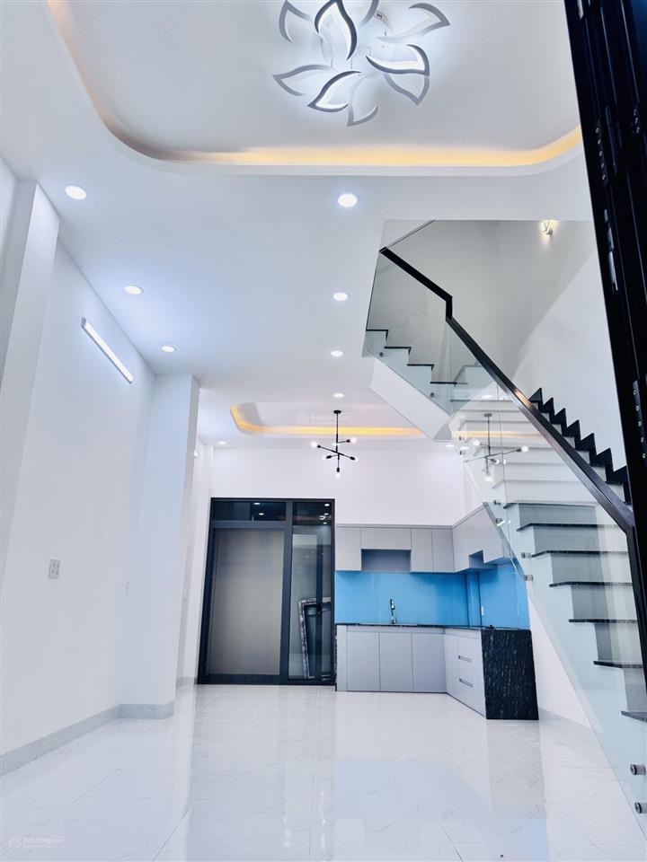 Chính chủ bán nhà mới xây kiên cố 4 tầng sau chợ long trường view landmar đầy đủ tiện ích giá tốt