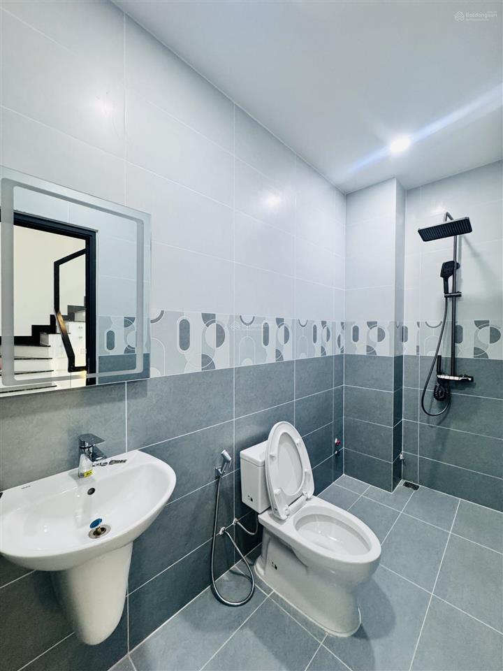 Chính chủ bán nhà mới xây kiên cố 4 tầng sau chợ long trường view landmar đầy đủ tiện ích giá tốt