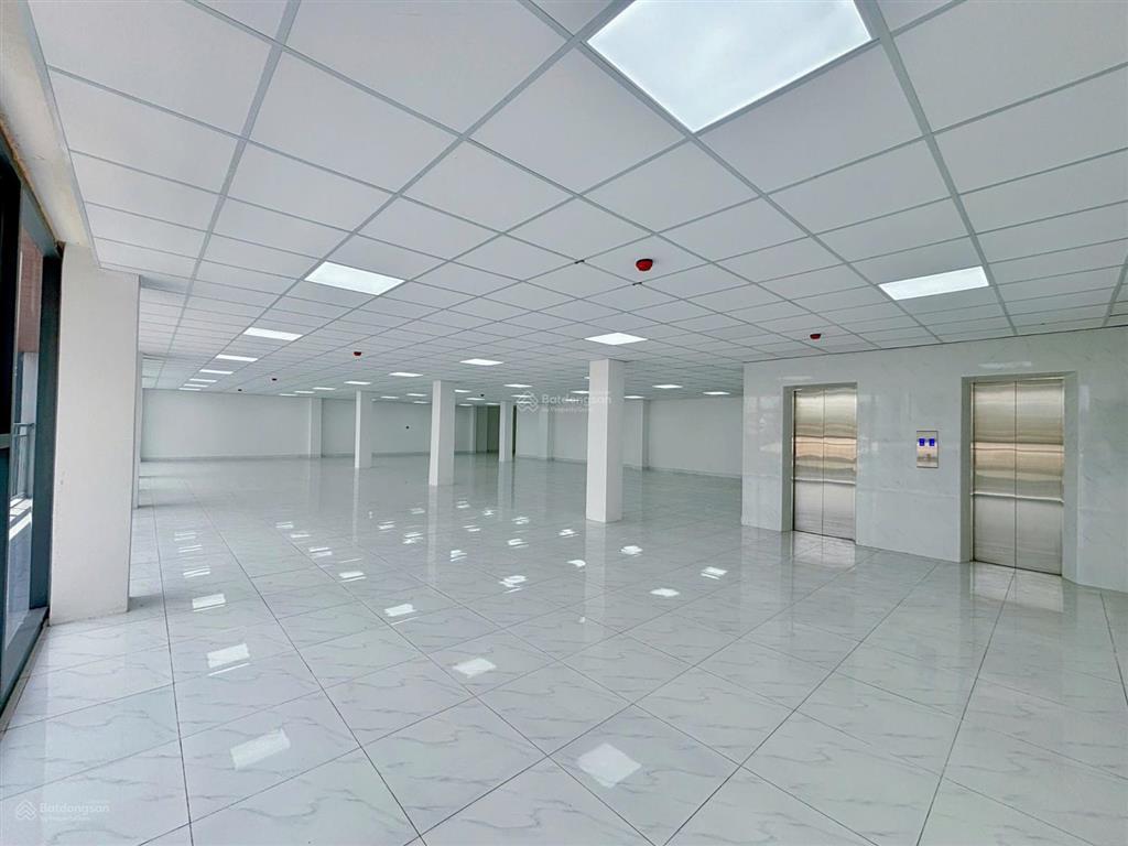 Văn phòng cao cấp 290m2 cho thuê vị trí vàng tại nguyễn trãi giá thuê 43 triệu/tháng