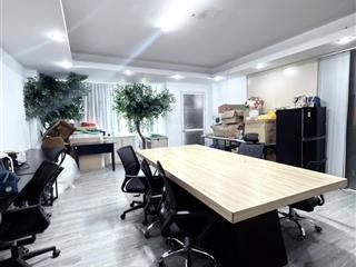 Cho thuê gấp văn phòng lô góc siêu thoáng  trục đường lê văn lương  110m2