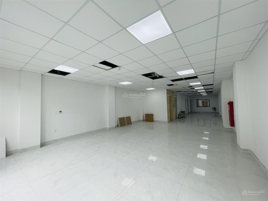 Cho thuê văn phòng mặt phố tô vĩnh diện, thanh xuân, 150m2, giá 20 triệu, có chia phòng