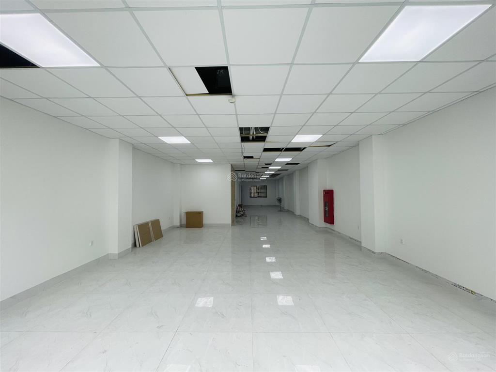 Cho thuê văn phòng mặt phố tô vĩnh diện, thanh xuân, 150m2, giá 20 triệu, có chia phòng
