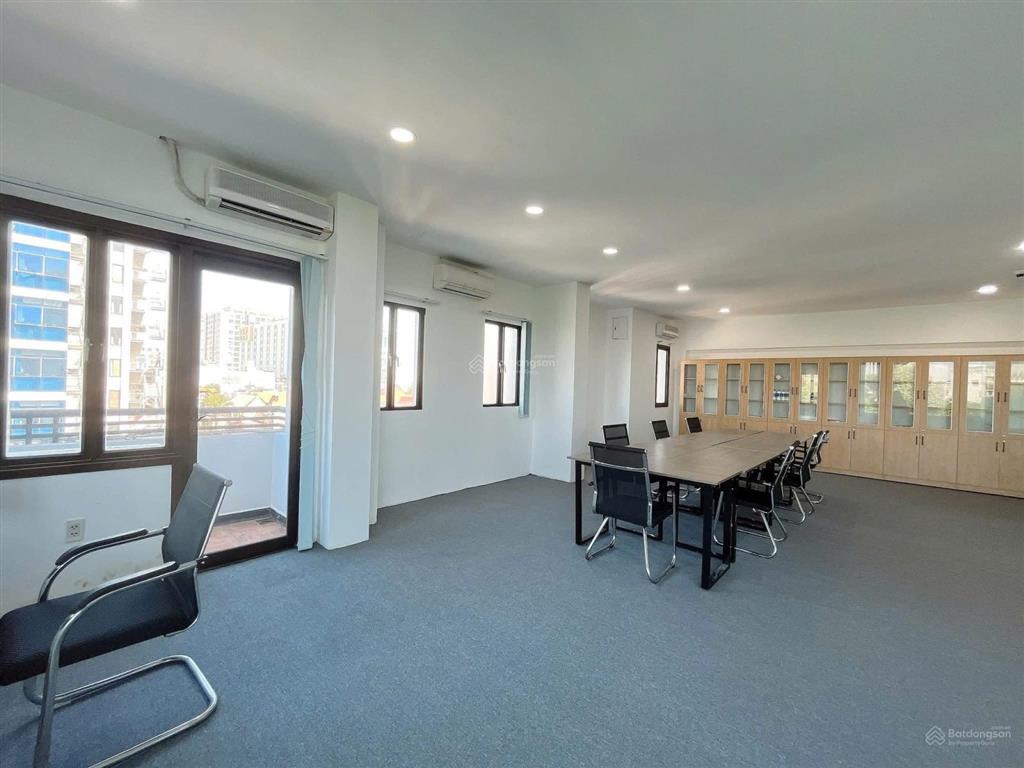 **mặt phố 29 nguyễn xiển  thanh xuân**  **diện tích 80m²  **giá thuê** chỉ 12 triệu/tháng