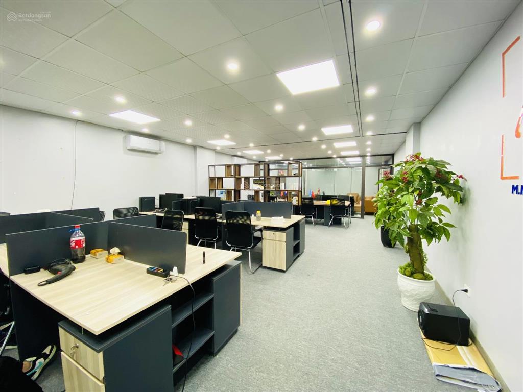 Văn phòng 120m2 có sẵn nội thất tại trường chinh  thanh xuân