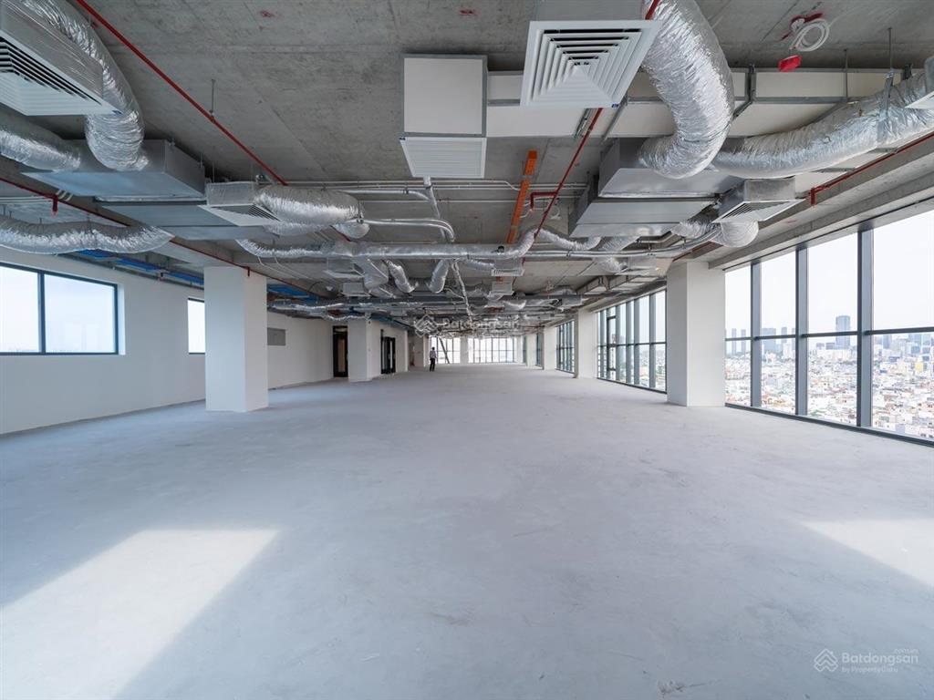 Văn đẹp mới sáng diện tích 280m2 giá thuê chỉ 44 triệu/tháng tại triều khúc