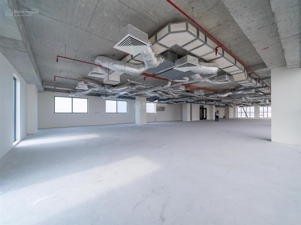 Văn đẹp mới sáng diện tích 280m2 giá thuê chỉ 44 triệu/tháng tại triều khúc