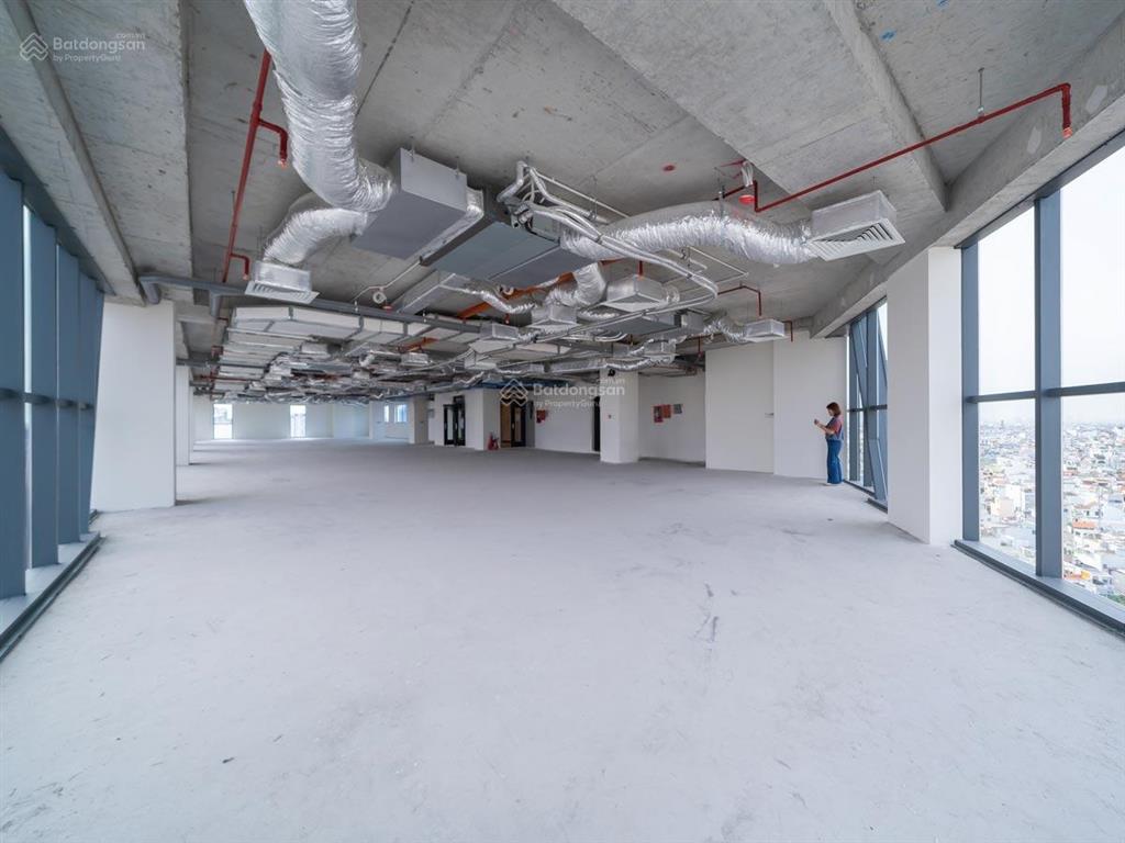 Văn đẹp mới sáng diện tích 280m2 giá thuê chỉ 44 triệu/tháng tại triều khúc