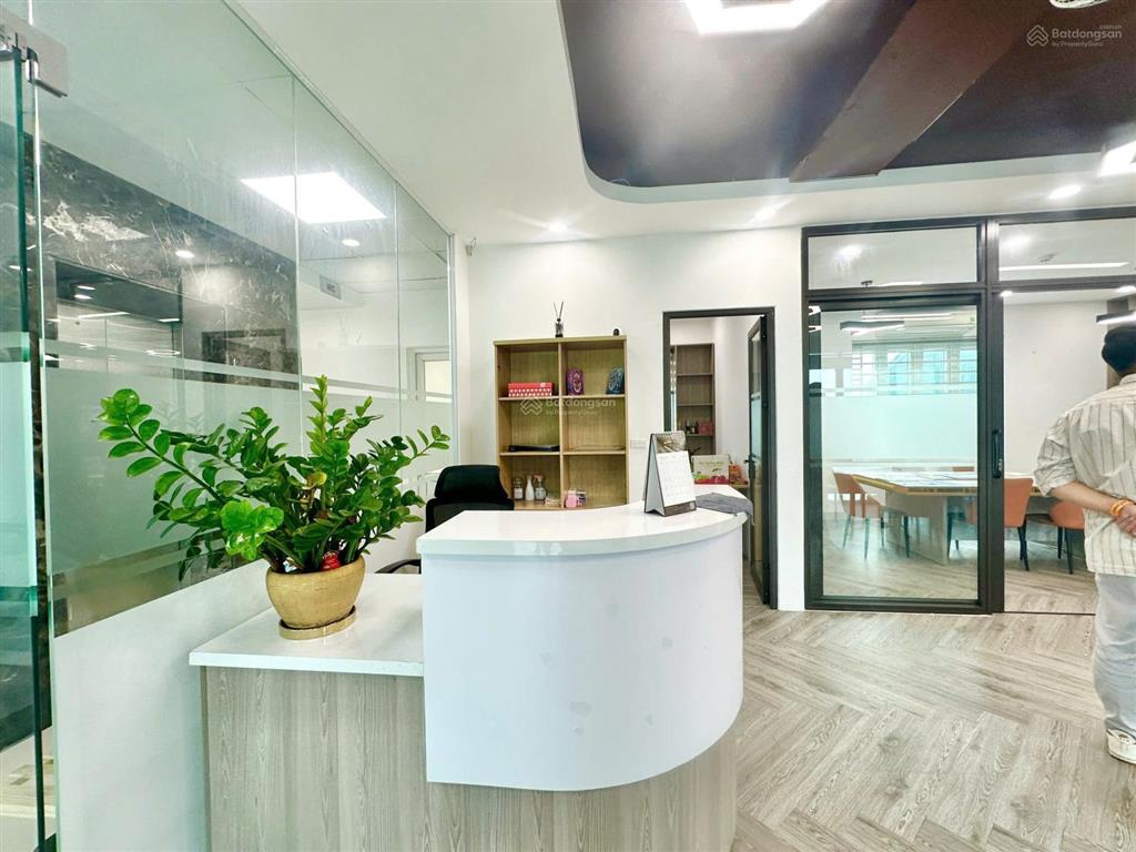 Văn phòng có sẵn bàn ghế  thời gian làm việc 24/24 tại vương thừa vũ  thanh xuân