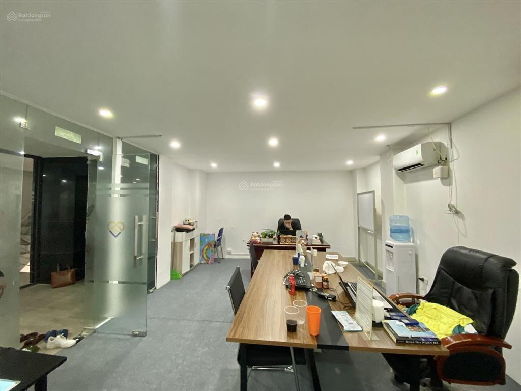 Còn duy nhất 1 sàn văn phòng nhỏ xinh 35m²  5tr tại 136 cầu giấy