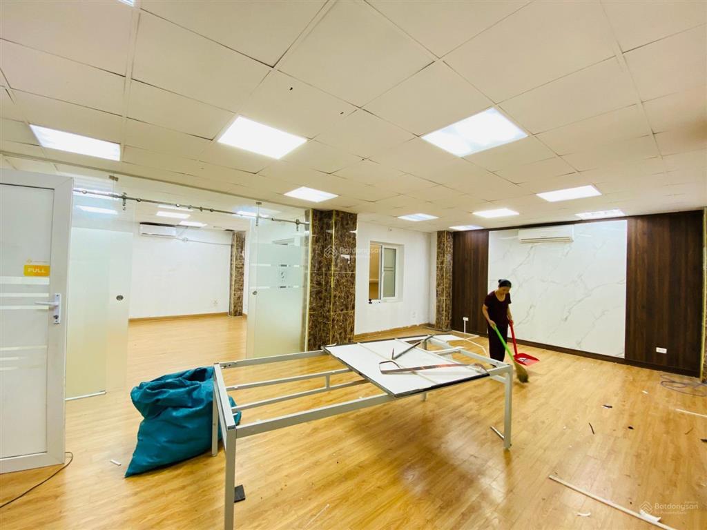 Chỉ hơn 10 triệu có ngay văn phòng tại phố nguyễn ngọc nại, 110m2, sàn gỗ, view thoáng