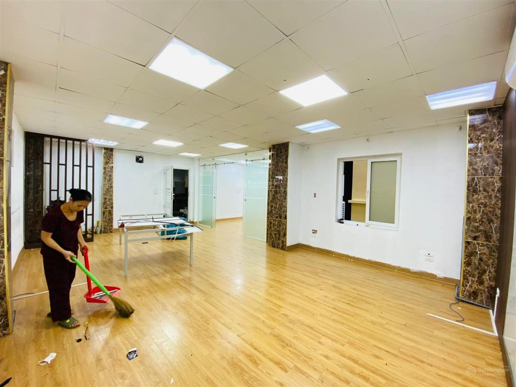 Chỉ hơn 10 triệu có ngay văn phòng tại phố nguyễn ngọc nại, 110m2, sàn gỗ, view thoáng