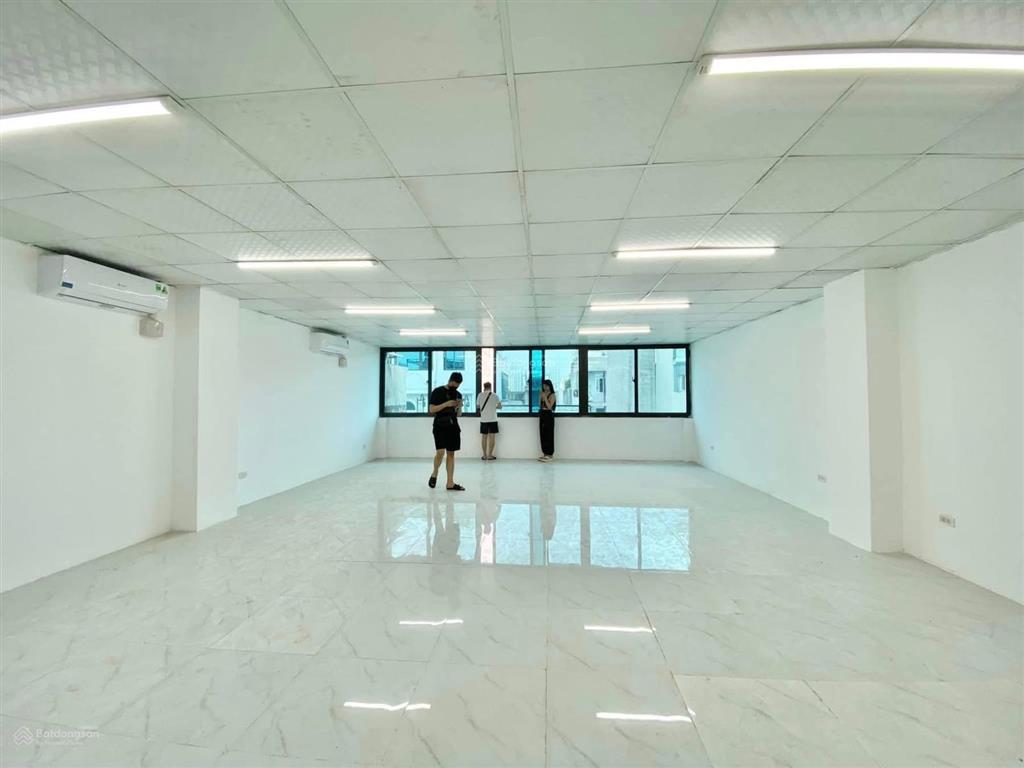 Cho thuê văn phòng phố nguyễn tuân, 110m2, giá 20 triệu, view thoáng, chia sẵn phòng