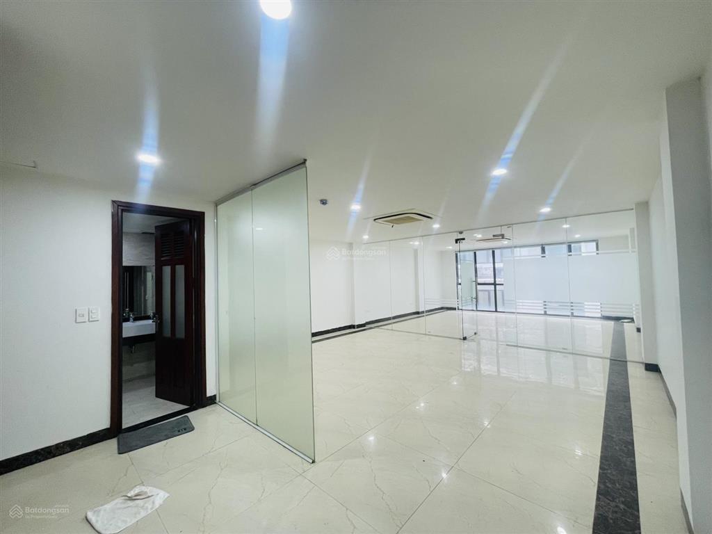 Cho thuê văn phòng tại nguyễn tuân, 200m2, giá 28 triệu, chia sẵn phòng