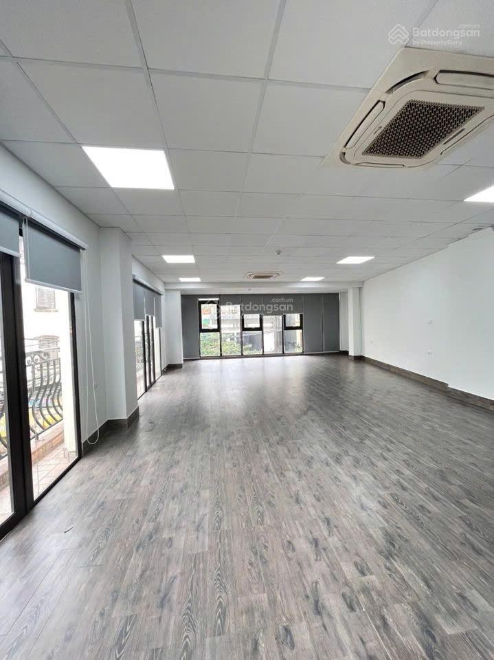 Cho thuê văn phòng 110m2 tại phố khuất duy tiến, thanh xuân, view thoáng, ô tô đỗ cửa