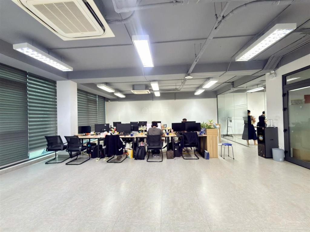 Cần sang nhượng văn phòng 120m² tại ngụy như kon tum  thanh xuân