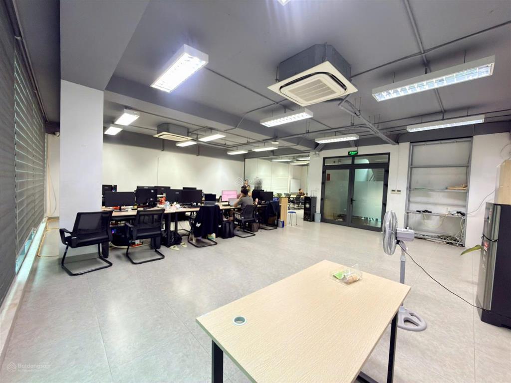 Cần sang nhượng văn phòng 120m² tại ngụy như kon tum  thanh xuân