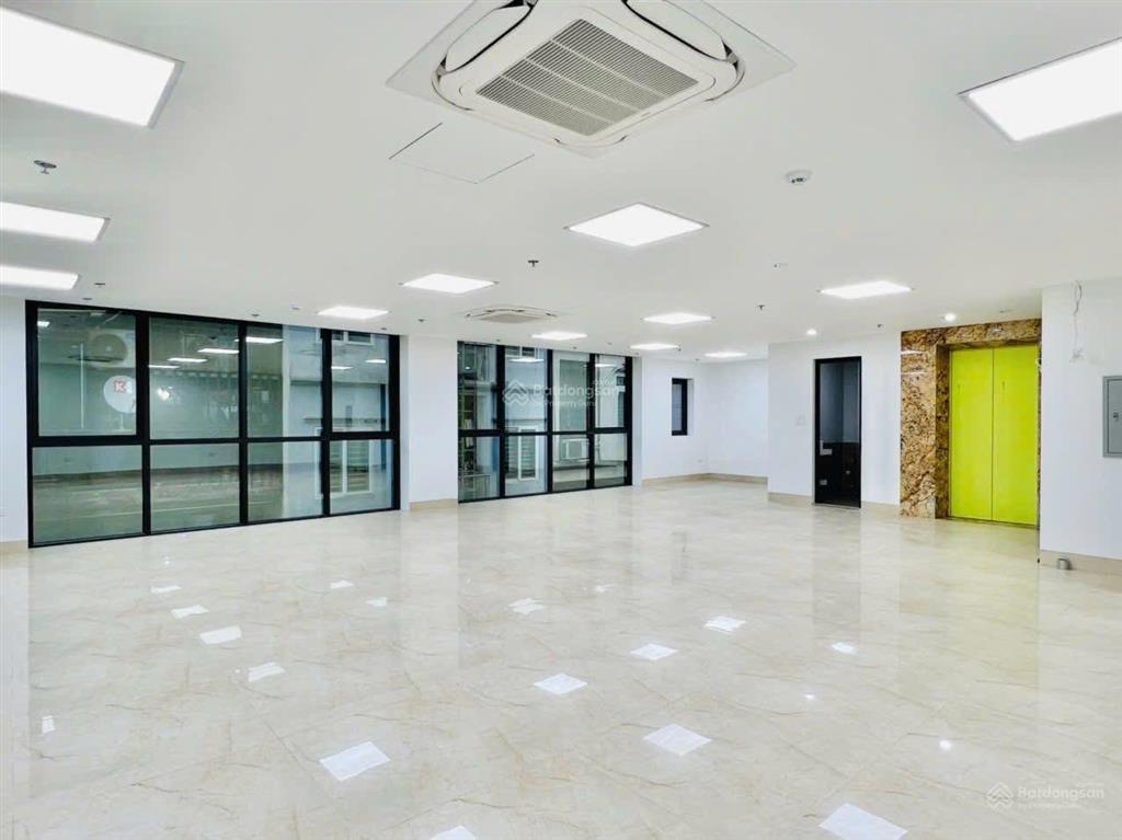 Cho thuê văn phòng 110m2, giá 17 triệu tại phố nguỵ như kon tum, thanh xuân, chia phòng sẵn
